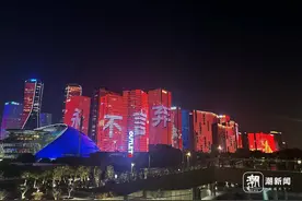潮评丨一场球，一座城图片