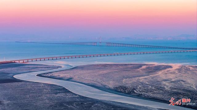 红毯铺岸 河海如画