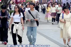 武汉今日高温超31℃，市民外出直喊热图片