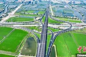 南中高速通车 广州往返深圳缩短至20分钟图片