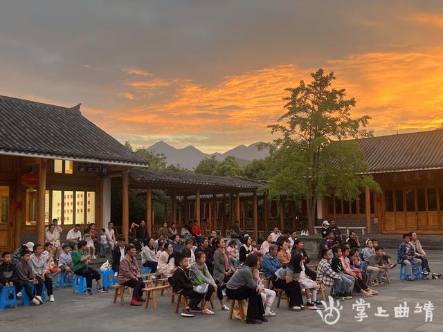 罗平县“周末公益影院”：以文化惠民点亮避暑经济新引擎