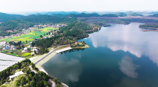 青睐绵阳 ‖ 湖光迷彩醉秋色，川超激战正当时！