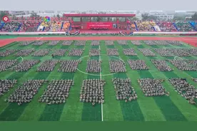 筑梦扬帆青春启航，山东工程举行新生开学典礼暨国防教育成果汇演图片