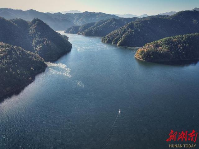 城步白云湖：冬日里的一片蔚蓝