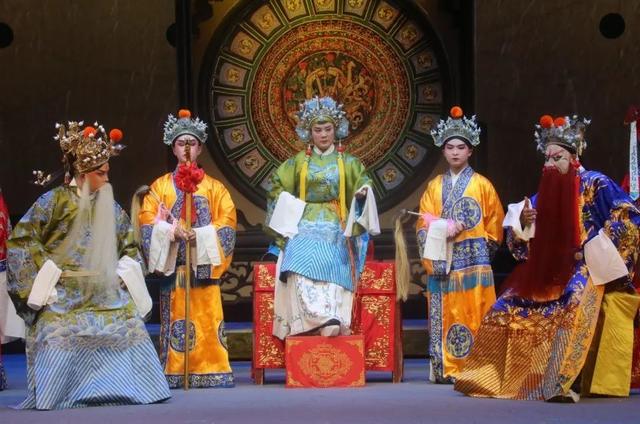 天府新视界丨川人的精神状态，都在戏里