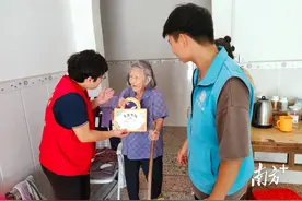 “甜”在心头！高州云潭平垌村特殊老人喜提中秋礼包图片