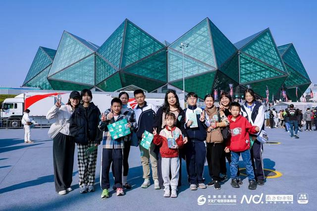 机器人陪你打卡城市地标还不够！7条宝藏线路解锁龙岗新趣