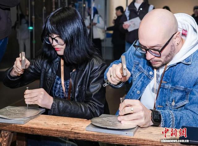 海外博主“说走就走”邂逅浙江：古老文化遇见数字未来