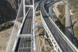 新高速通车，“又快又美”深山路图片