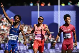 中国短跑接力队冲入巴黎奥运男子4×100米接力决赛图片