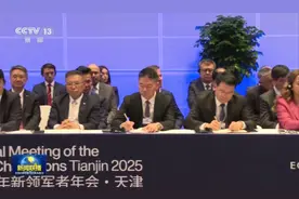 刘强东，新身份亮相！图片