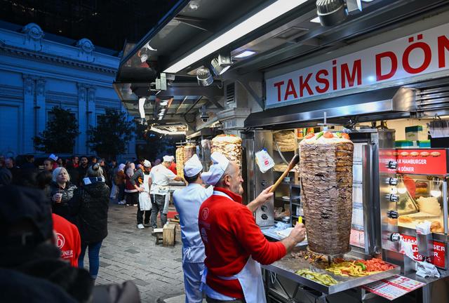 繁华的伊斯坦布尔独立大街