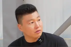 顶不动克莱？李根：他是一防成员 我要是能随意打那我去打NBA了图片