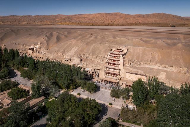 邱华栋：敦煌的世俗场景与洞窟世界