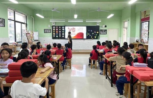 数学对称图形剪纸关于国庆的（剪纸庆国庆 传承中国红亳州市第六小学庆国庆剪纸活动）