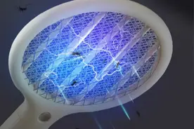 碰到电蚊拍会触电吗？图片