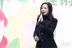 争做教育“花木兰”，“女神们”绿茵场上释放活力图片