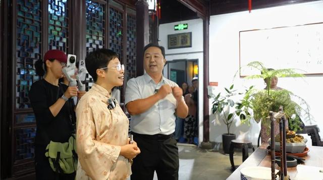 跟着蒙曼，聆听秦淮的桨声灯影