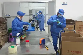 干年茶香入酱 非遗技艺焕新 巫溪创新“老鹰茶豆瓣酱”撬动乡村振兴。图片