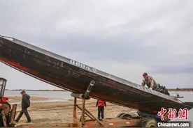 中俄两界江开始20天秋季禁渔 渔船渔民全上岸图片