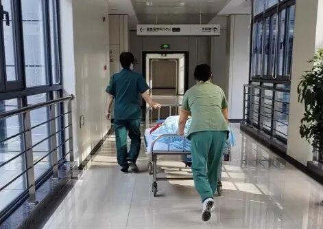 第一批90后住进养老院日常：押金30万，月租3000元