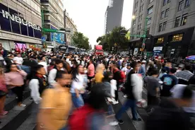 美国普查局：2024年元旦，世界人口将超80亿图片