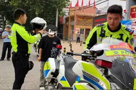 考生忘带身份证、准考证，交警、无人机上阵急送图片