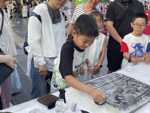 当博物馆“流动”到大千世界 在成都地标景区偶遇“蜀地珍宝”
