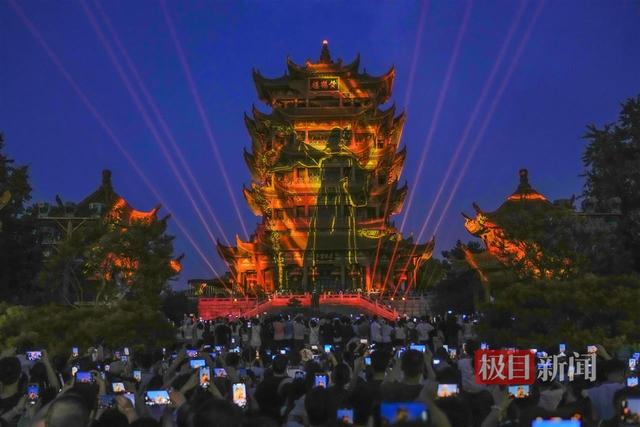 玩转江湖“一起”嗨，《夜上黄鹤楼》带游客畅玩盛夏幻境