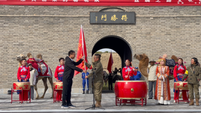 驼铃再起，丝路新生——“东天山来的骆驼队”启程赴豫