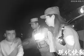 男子醉酒不知归处，民警贴心助其回家图片