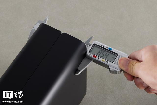 惠普 Z2 Mini G1a 迷你 AI 工作站评测：小身材，大 AI