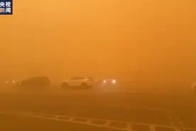 内蒙古局地沙尘暴天空变橙色图片