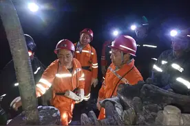 云南矿监人，这样跨年图片