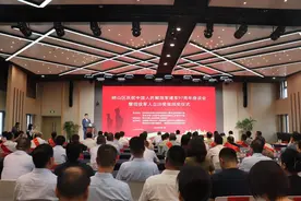 弘扬崇军风尚！崂山区为立功受奖现役军人家属颁奖图片