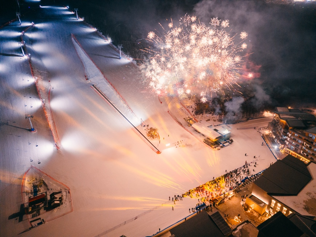 阿那亚·崇礼点亮冰雪童话季，"MORE THAN SKI"构建全龄友好度假新地标