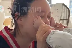 34岁女演员称因爱闻自己宝宝的脚丫，导致眼睛感染肿胀！网友：突然知道原因了图片