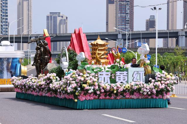 官宣！23台巨型花车、数百名演员国庆大巡游