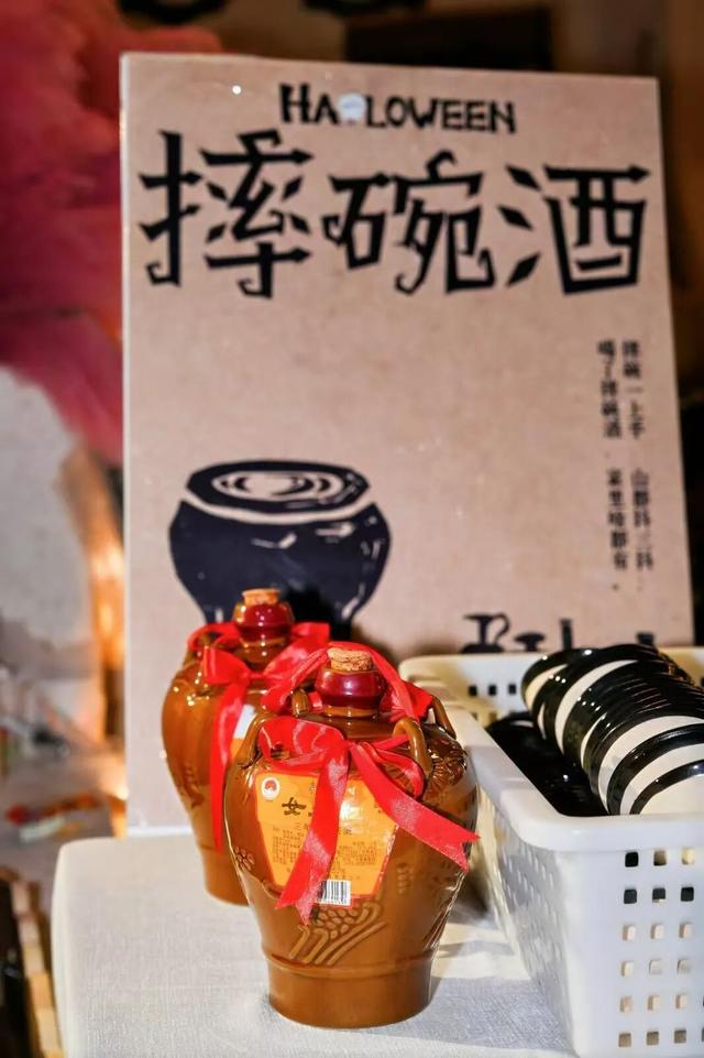 民俗风情邂逅现代派对，湖上琉璃“魔法之夜”点亮东湖