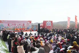 胶州：一场山会打开市民春游模式图片