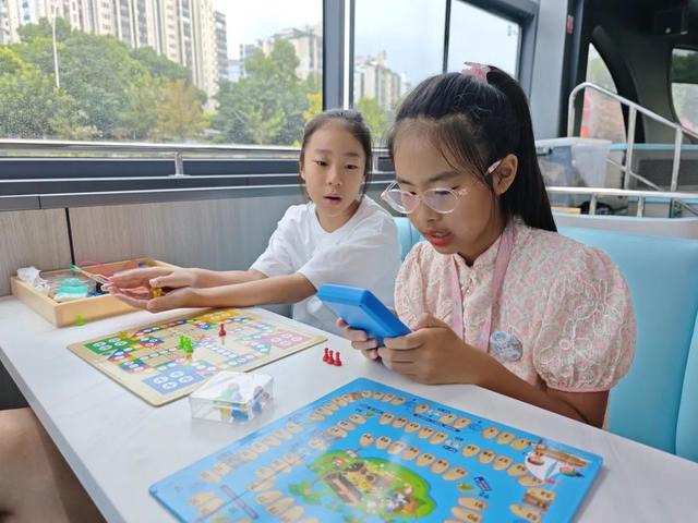 边坐船边玩游戏！苏州河游船怀旧航班首航→