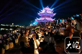 黄山江畔音乐会在凉爽夜风中归来图片