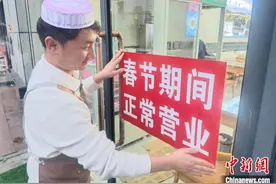 （新春走基层）春节不打烊 江西南昌撒拉族小伙的新春“免费餐”图片