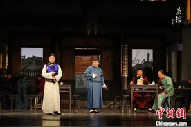 北京人艺《茶馆》再“开张” 以“镇院之宝”纪念老舍诞辰图片