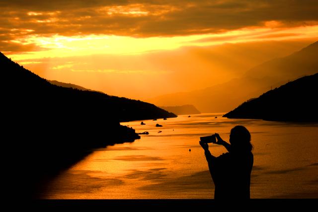 镜鉴｜定格美丽重庆：余晖映巫峡