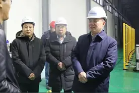 屈跃宽督导企业安全生产图片
