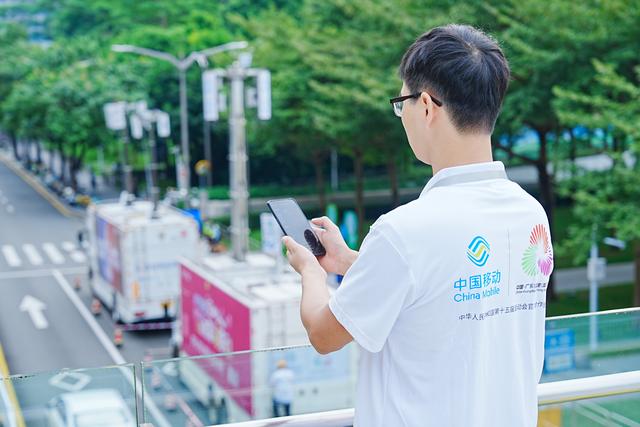 深圳移动全程护航，具身智能人形机器人圆满完成全运会火炬接力