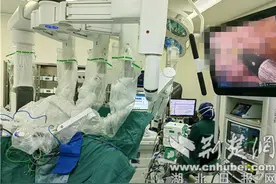 襄阳首例！达芬奇机器人助力心胸外科切除纵膈肿瘤图片