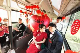 武汉私人定制公交婚车来啦！至今已办30余场婚礼图片