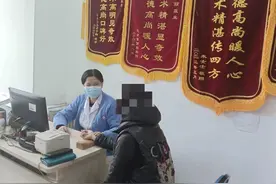 乘坐20站地铁，转4次公交！耄耋老人30公里外求健康，送来锦旗图片
